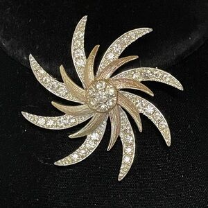 1960s Sarah Coventry evening comet brooch Starburst gold tone rhinestone